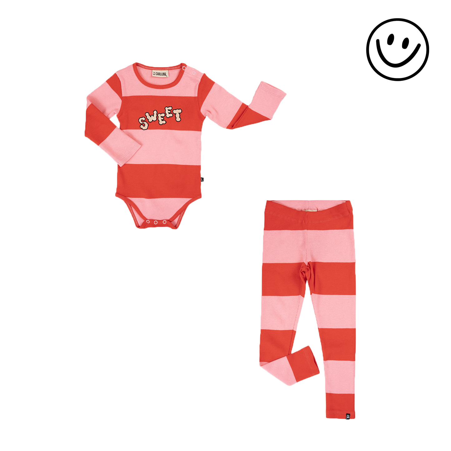 Deze set is voor de allerkleinste in maat 50 / 56 en 62 / 68. De set bestaat uit een romper en een legging. Beide bestaan uit een print van strepen rood en roze. 